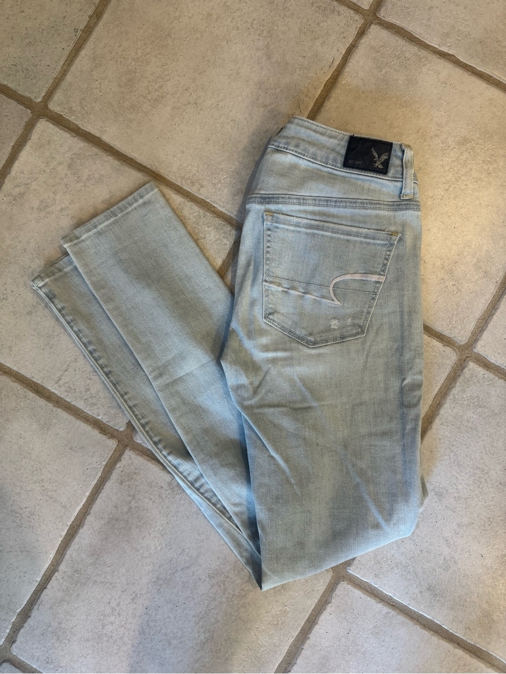American Eagle Outfitters Light Wash Women’s Skinny Jeans